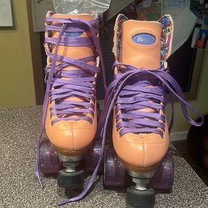 Moxi Beach Bunny Skates Size 4 Peach w/Purple Glitter Wheels and Black Stoppers